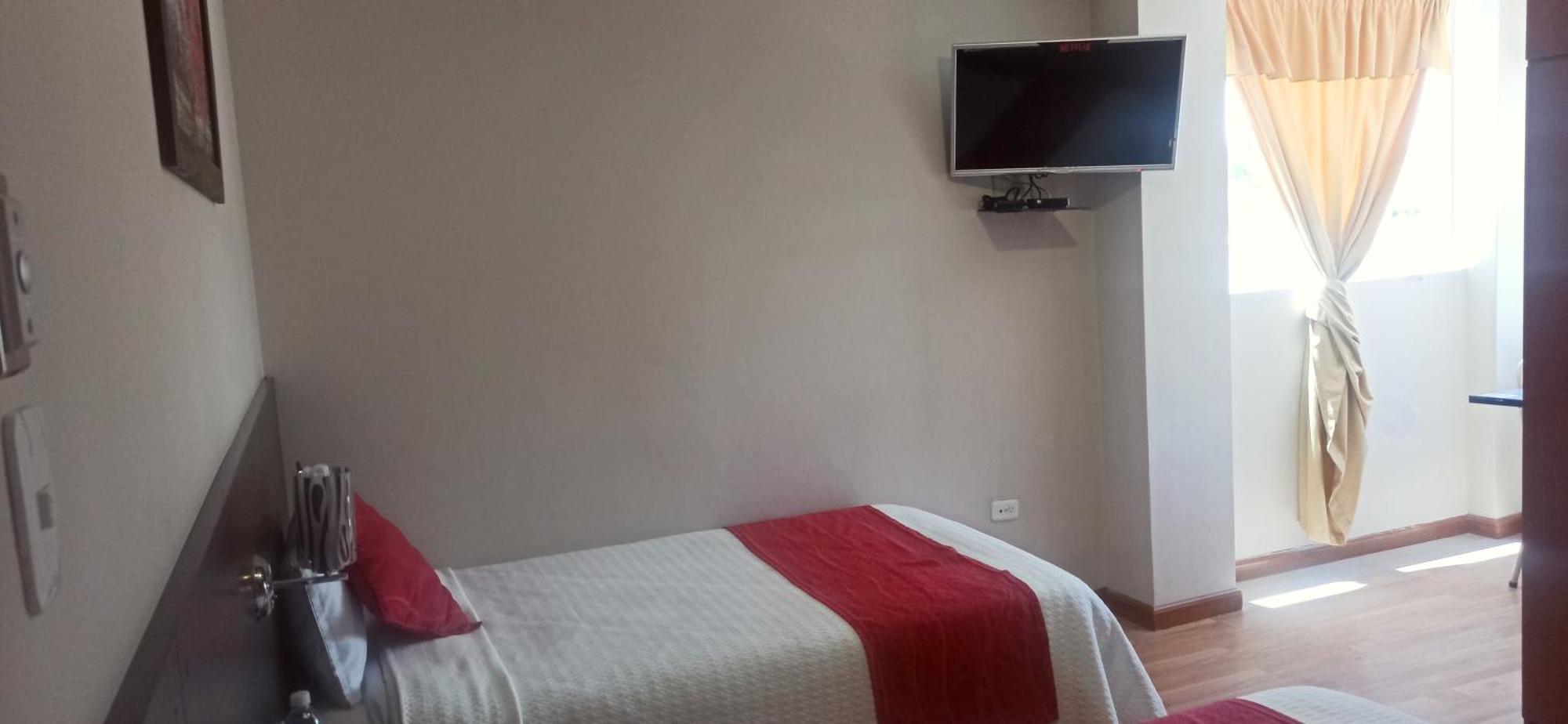 Hotel Versailles Ambato Extérieur photo