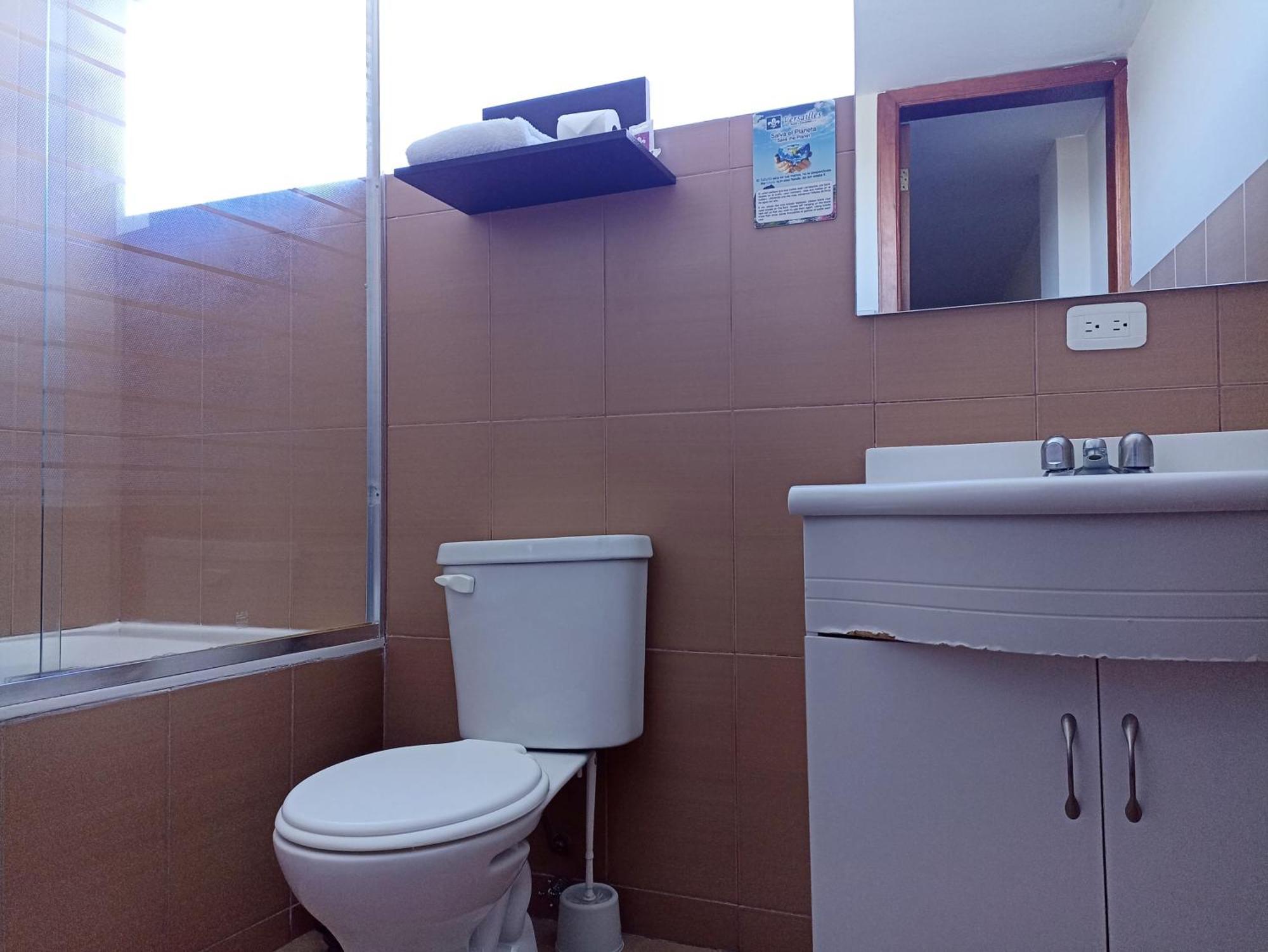 Hotel Versailles Ambato Extérieur photo