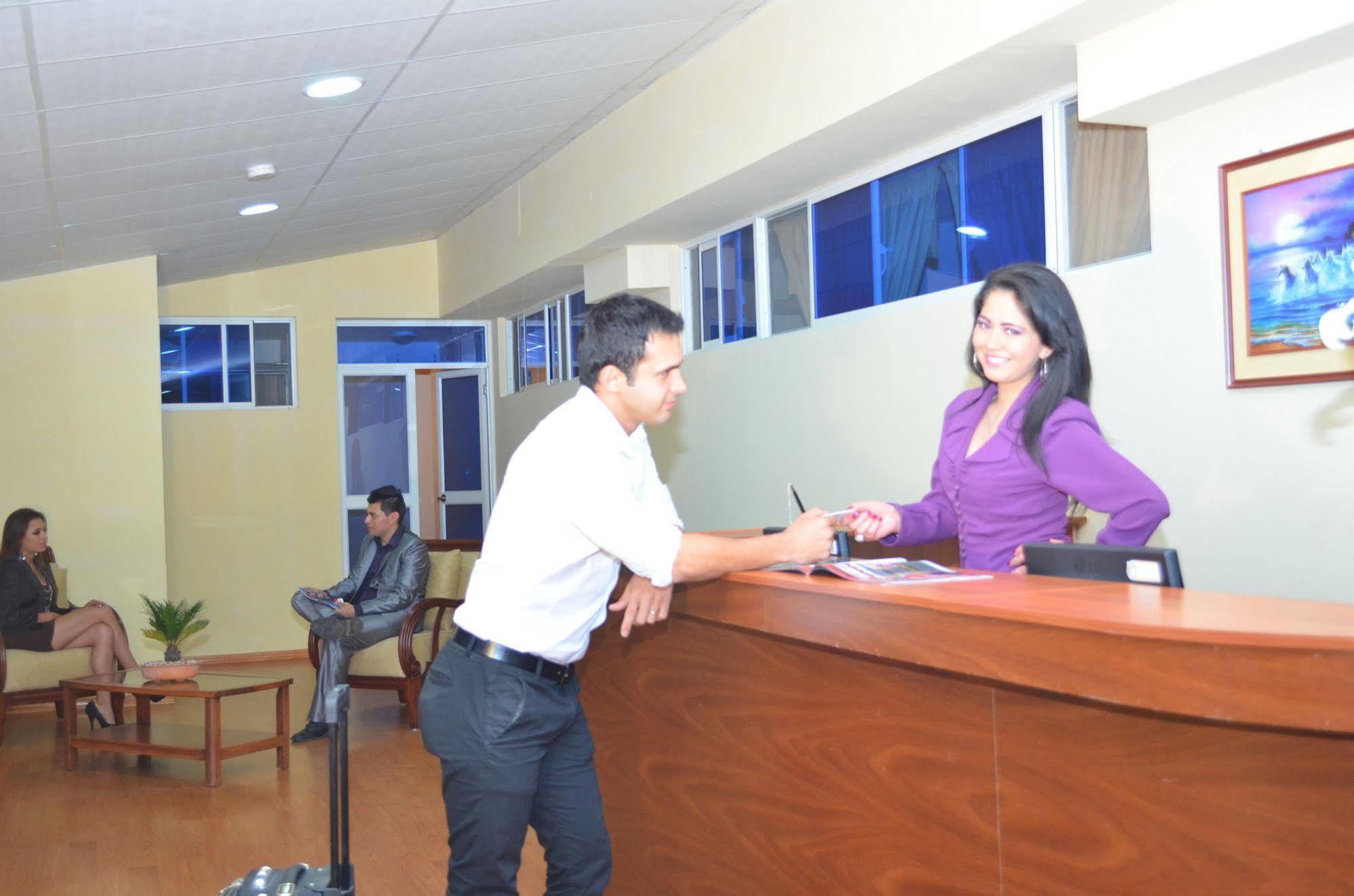 Hotel Versailles Ambato Extérieur photo