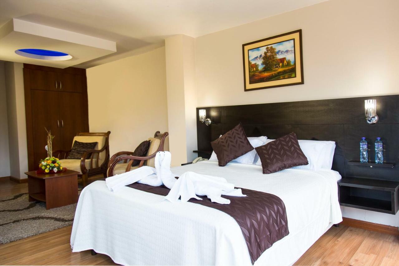 Hotel Versailles Ambato Extérieur photo