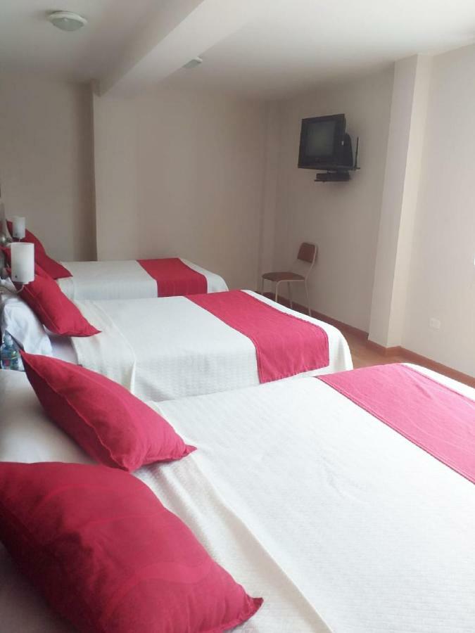 Hotel Versailles Ambato Extérieur photo